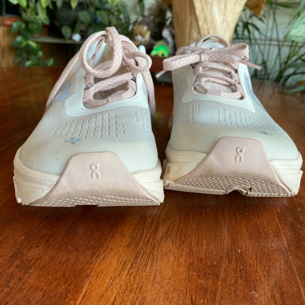 On Running Women's Cream and Pink Running Shoes 7.5 - Picture 13 of 16